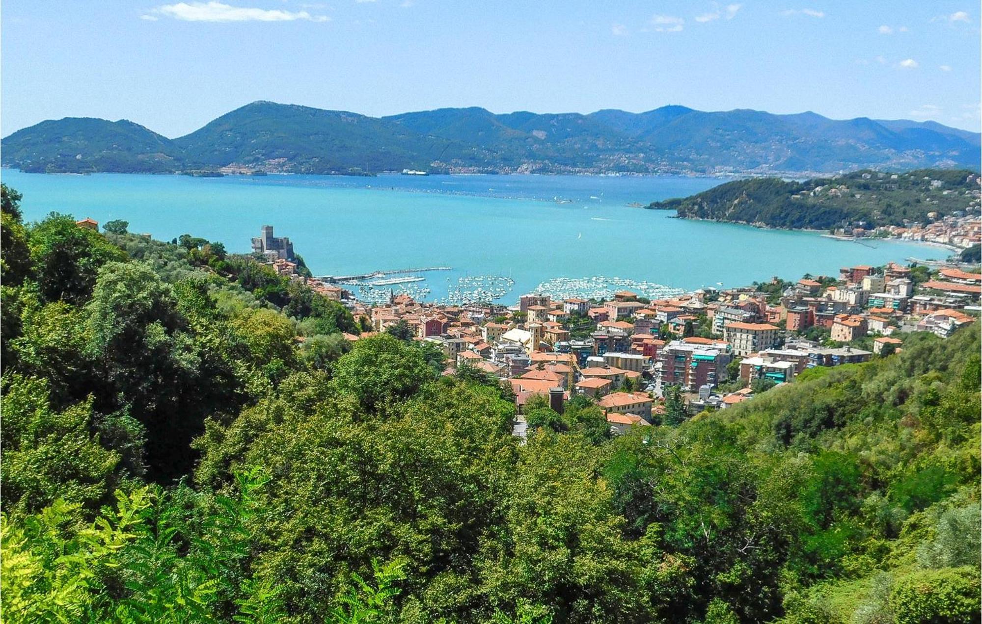 Cozy Apartment In La Spezia With Wifi Buitenkant foto